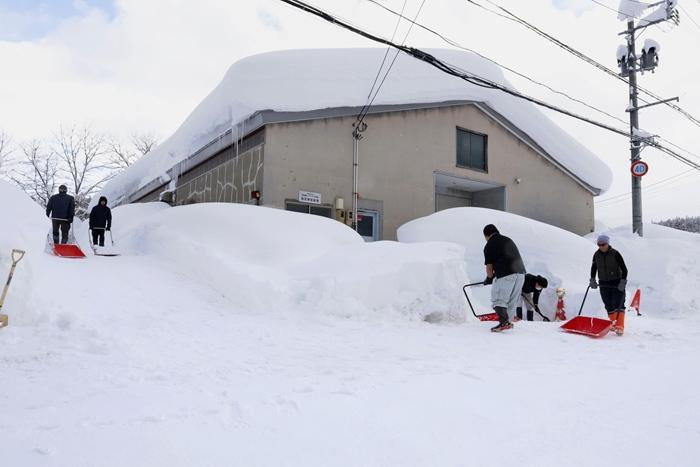 強(qiáng)降雪天氣襲擊日本 已致35人死亡358人受傷